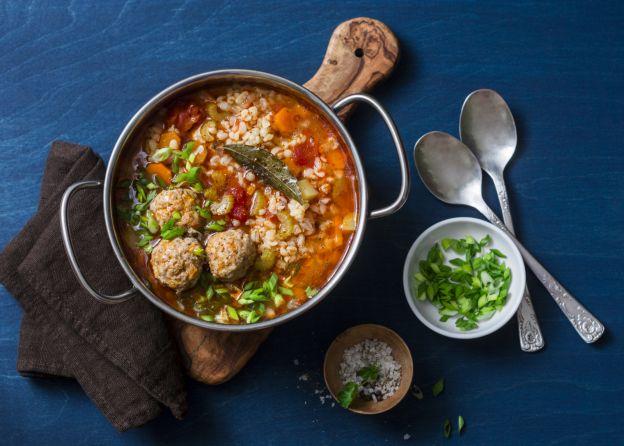 Caldo de albóndigas