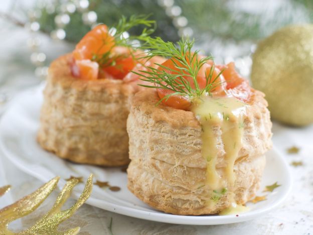 Canapés de salmón y alcaparras