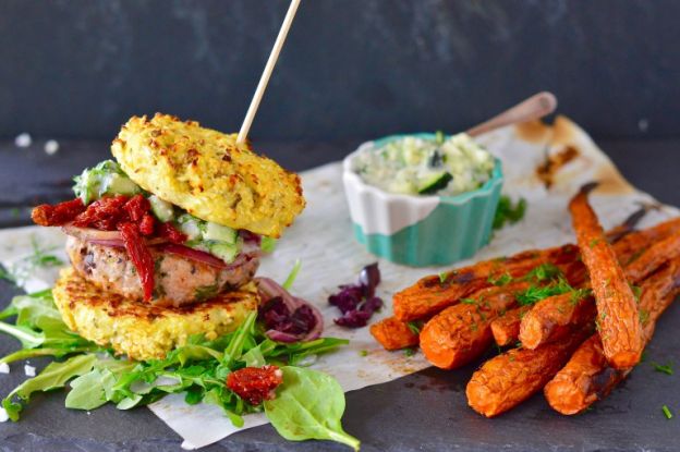 Hamburguesa de pollo con bun de coliflor