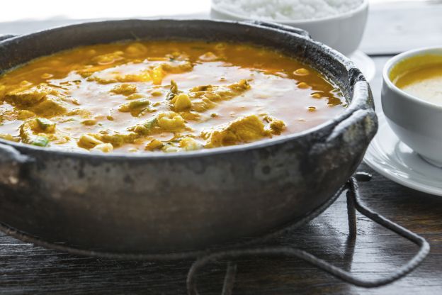 Gambas con cacahuetes de Brasil