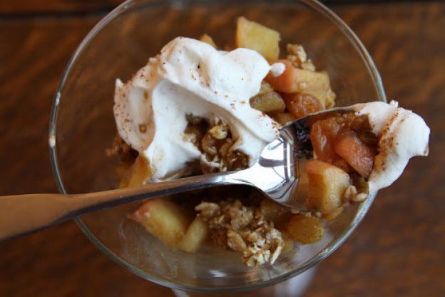 Vasito de manzana y granola