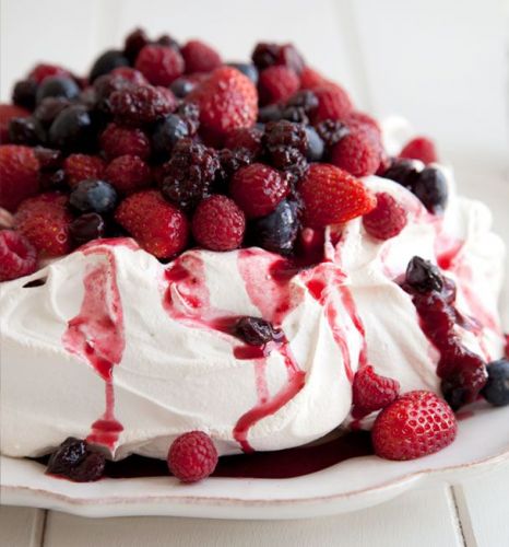 Pavlova de frutas del bosque