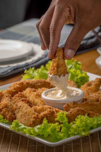 Deditos de pollo con aderezo ranchero