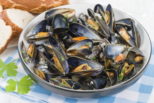 Ensalada con cebolla y frutos del mar