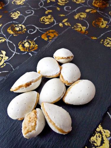 Almendras rellenas de turrón del almendras