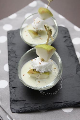 Huevos a la nieve con pera y roquefort