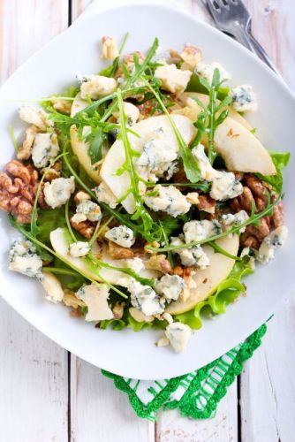 Ensalada de peras y queso azul de Auvergne (Francia)