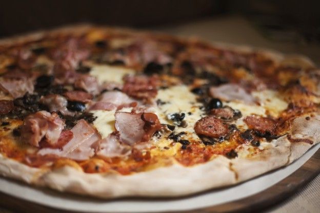 Pizza con bacon