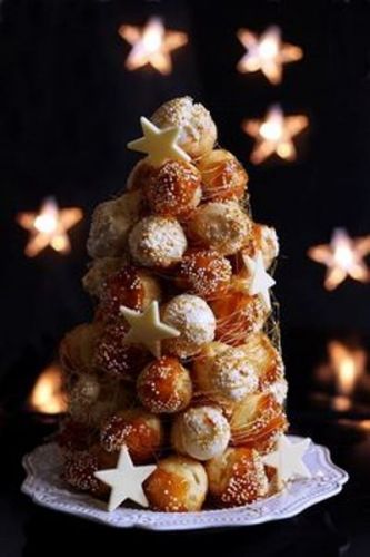 Árbol de profiteroles de crema y caramelo