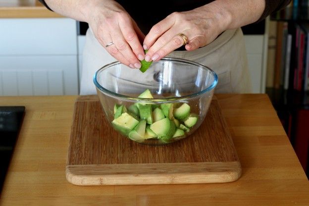 4. Preparar los aguacates