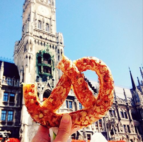 Y por que no un pretzel en Munich frente a la catedral.