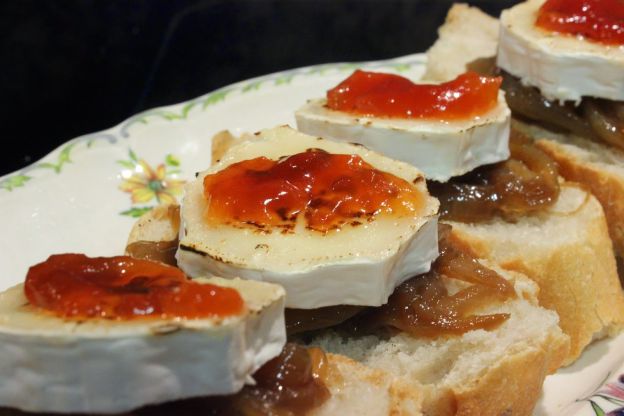 Queso de cabra con mermelada de pimientos