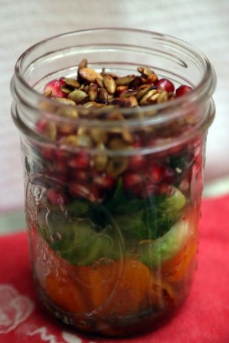 Ensalada de butternut (coreanito), semillas de calabaza y granada