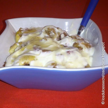 Brevas con yogur griego y miel