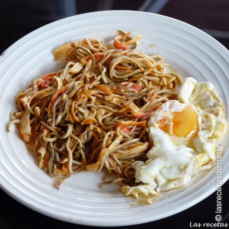 Gulas con huevo frito